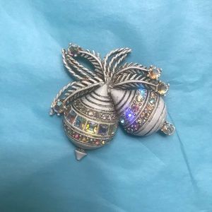 Large Beautiful Hollycraft signed pin